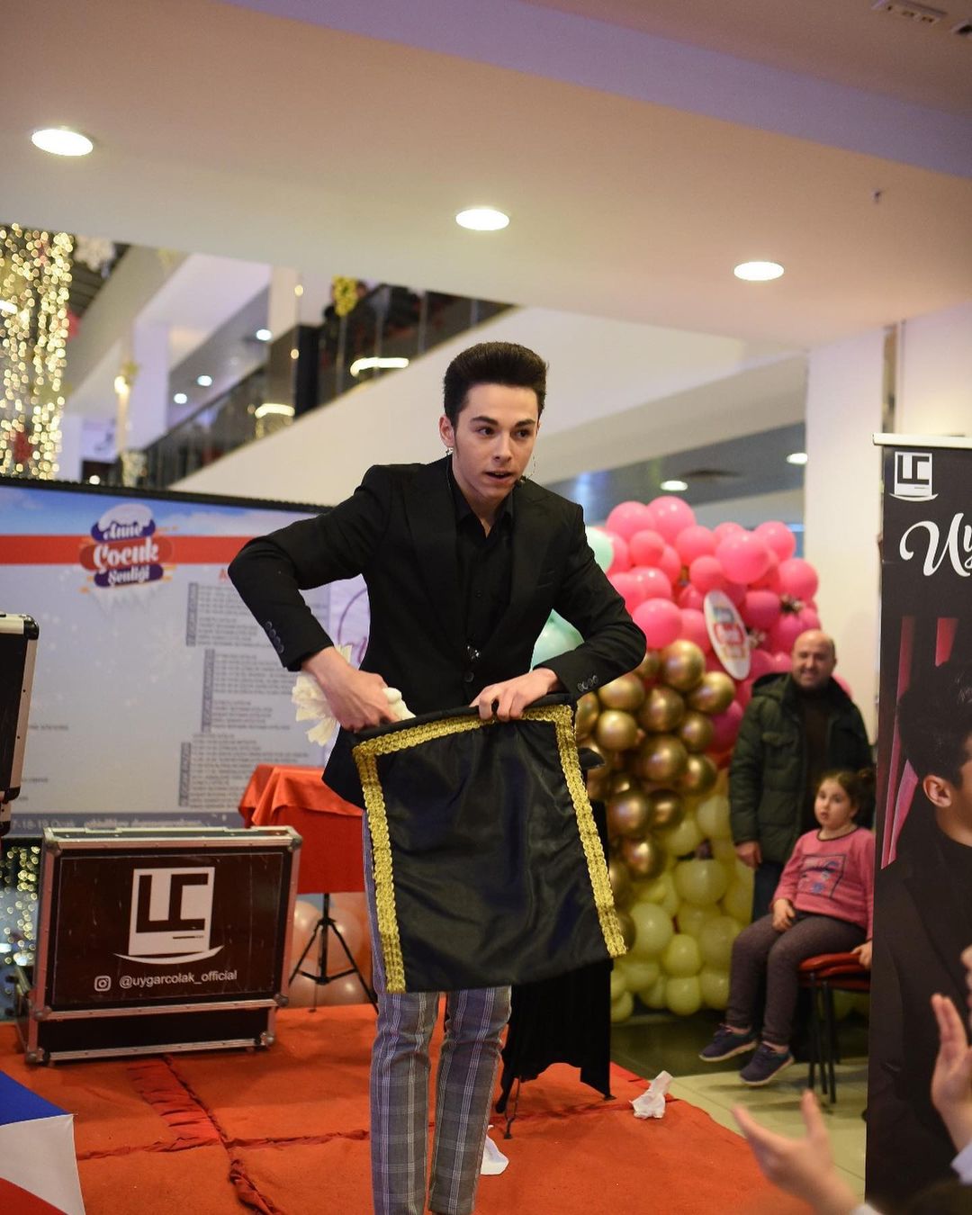 Sihirbaz Gösterisi - Uygar Çolak