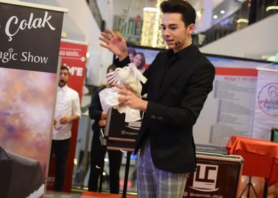 Sihirbaz Gösterisi - Uygar Çolak